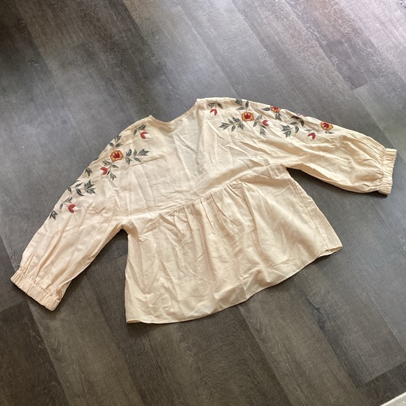 Floral Embroidered Top - Picture 6 of 9